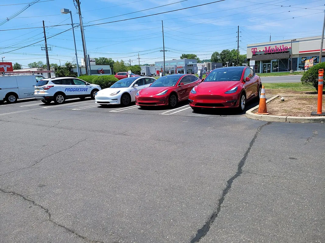 Un magasin et centre de livraison Tesla